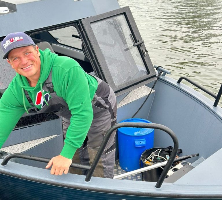 romantisch übernachten auf dem Wasser für Pärchen, Red Pearl Eventfloss, Damerow (Waren)